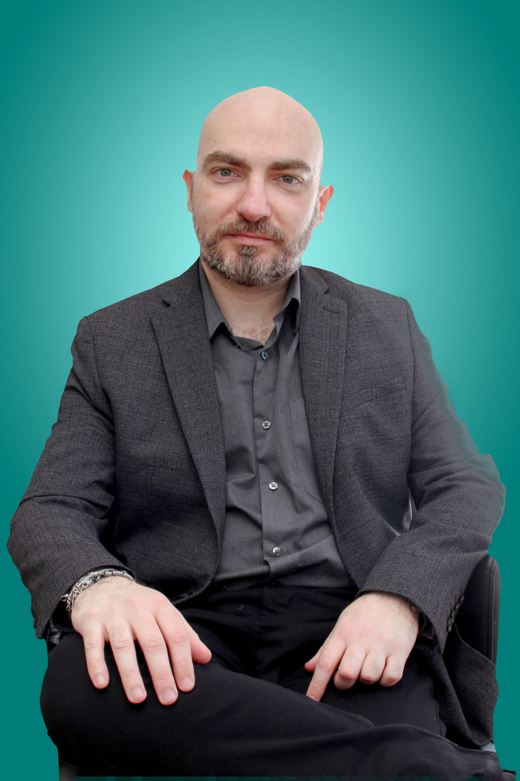 psicoterapeuta Angelo Urbano che ascolta un paziente durante una seduta di terapia online